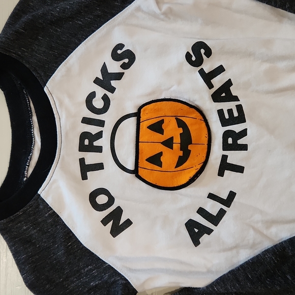 Old Navy Halloween Tee with Liftable Pumpkin Flap - Picture 3 of 5